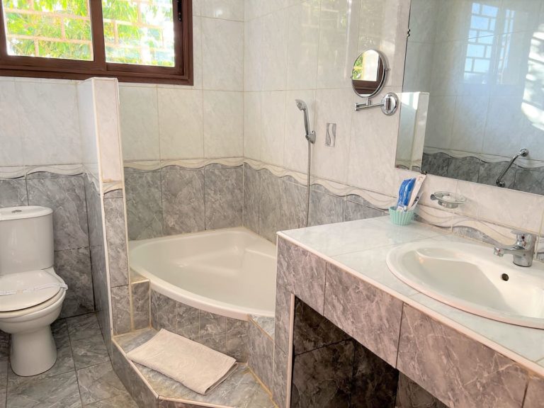 douche-suite-vue-jardin-hotel-victory-tulear-madagascar