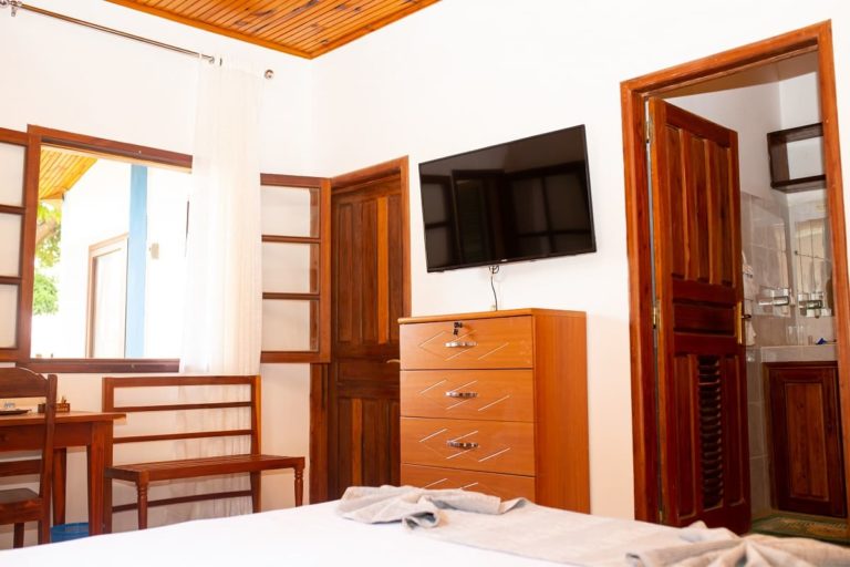 tv-chambre-double-confort-hotel-victory-tulear-madagascar